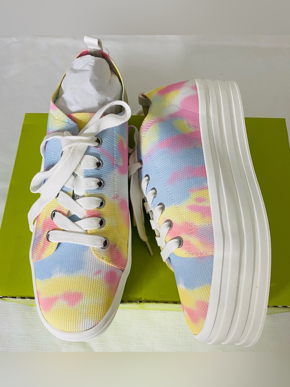 Gianni Bini Women’s Marnahtwo Tie-Dye Platform Sneakers Size 6.5M
